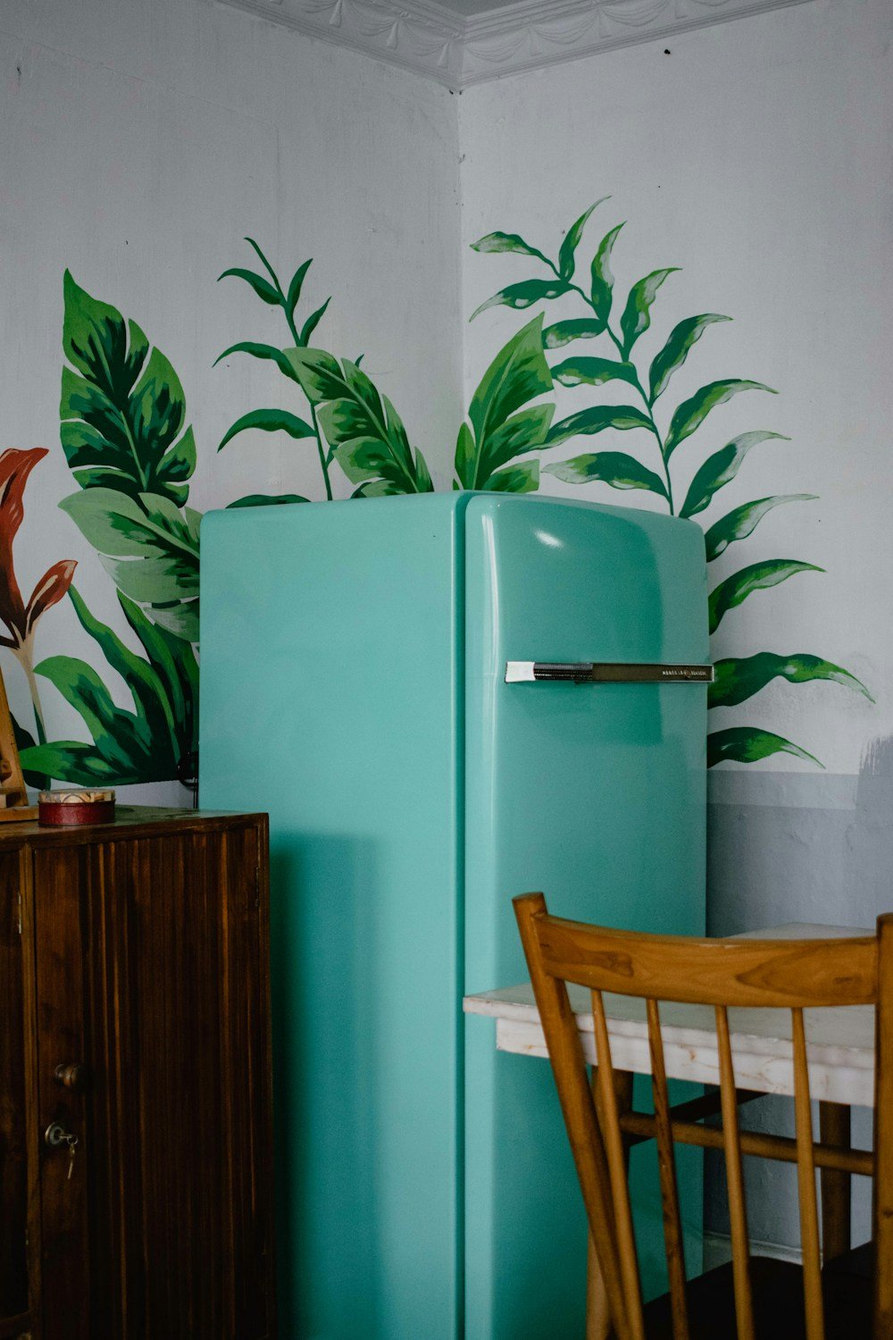 Nevecon o refrigerador de gran capacidad en cocina